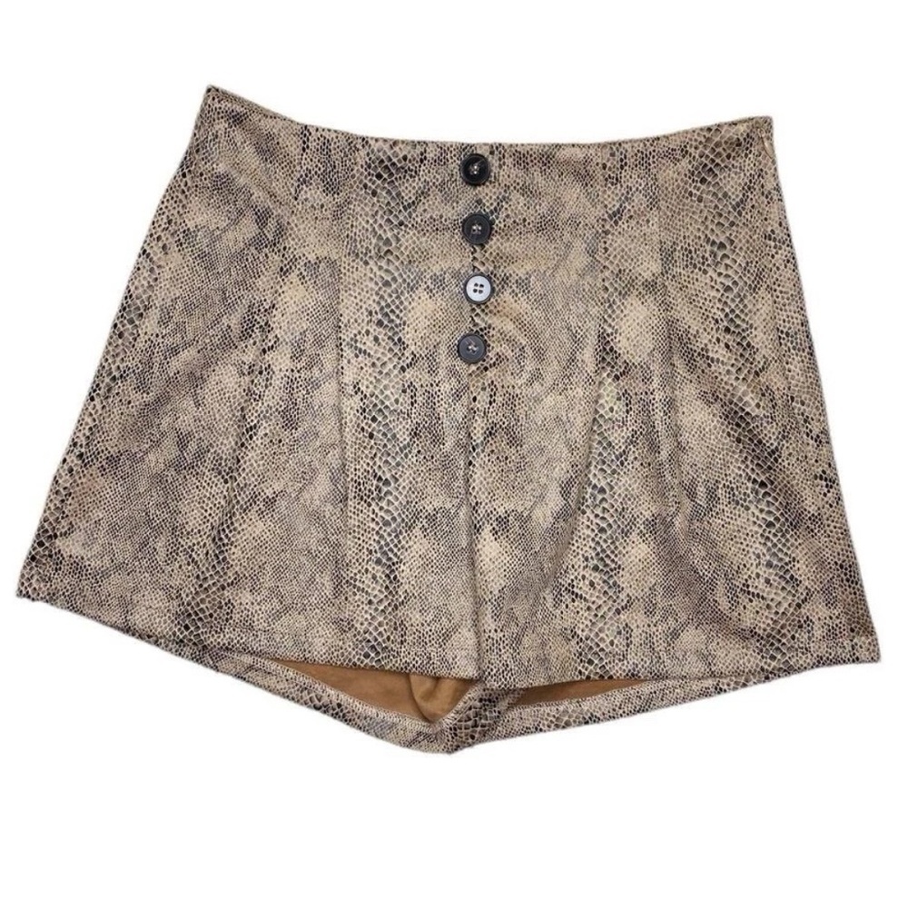 Lily Mae’s Women’s Snakeskin High Rise Shorts Size Medium